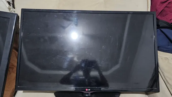 DUAS TV LG 42 e 39 polegadas.