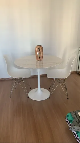 Mesa de Mármore branco Espírito Santo modelo Saarinen 
