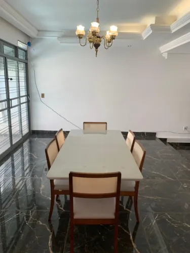 Mesa nova completa de madeira maciça 