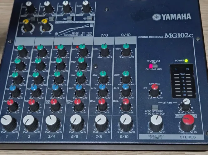 Mesa de som YAMAHA MG102 Nova!
