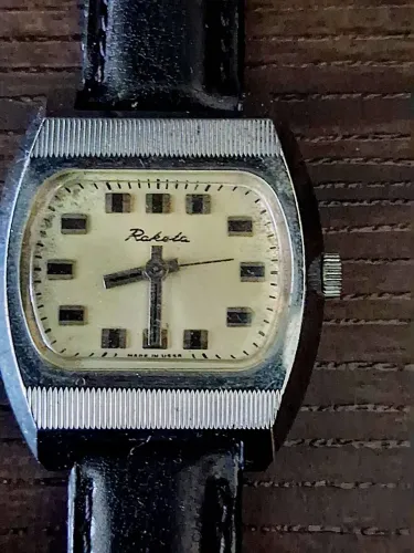 Relógio soviético Raketa a corda