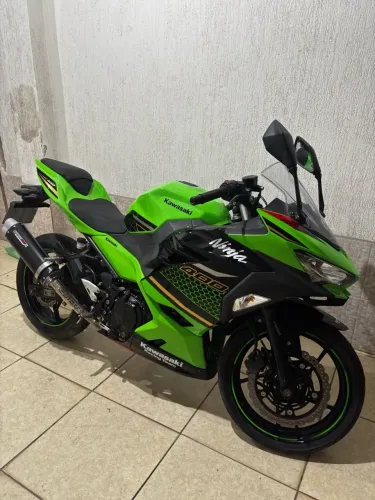 Kawasaki Ninja 400 KRT com 8.500km