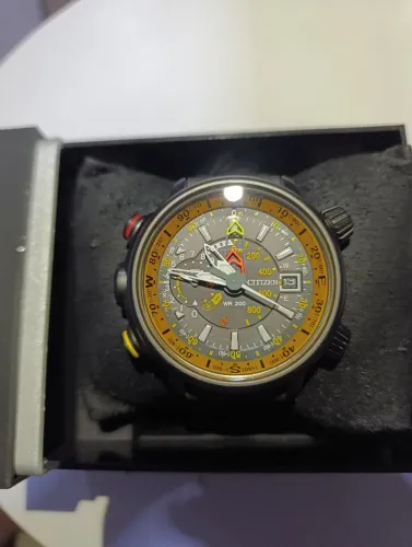 Citizen alticrhon Titanium eco drive mostarda 