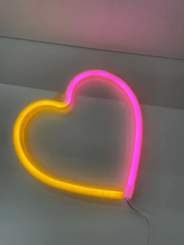 Luminária Coração de Parede em Led Neon