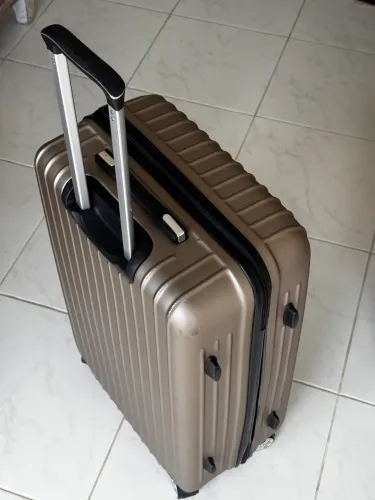 Mala de Viagem 23 kg (Super Leve e Resistente) em Perfeito Estado