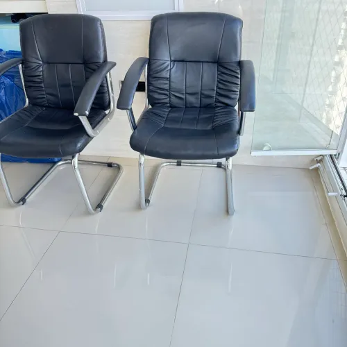 02 Cadeiras para escritório - R$ 90,00 cada uma