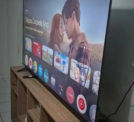 Vendo uma TV smart de 65 polegadas semp semi nova 2 mês de uso