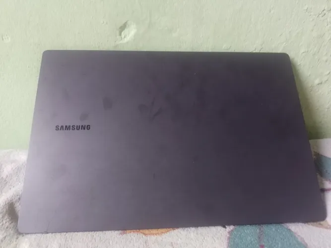 **Samsung Galaxy Book2 i5 12ª geração ? Funcionando, tela quebrada**