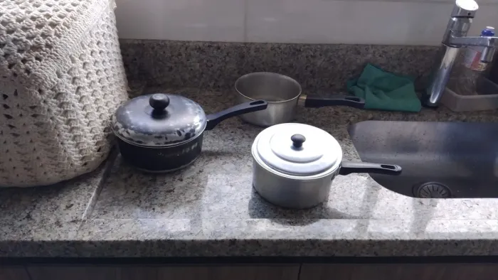 VENDO CONJUNTO DE PANELAS PEQUENAS - 3 PEÇAS