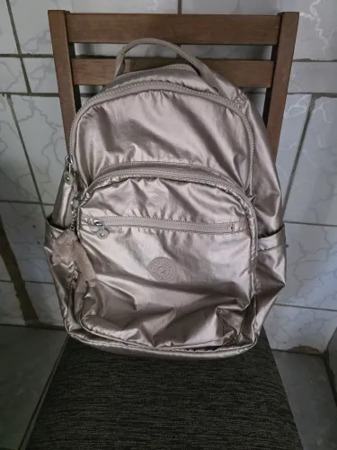 Vendo uma mochila