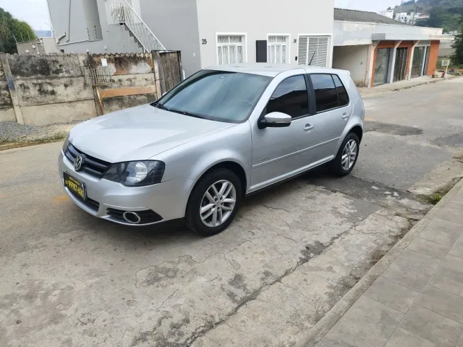 Volkswagen Golf Sportline 1.6 MI Total Flex 8V 4P 2013