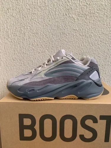 Yeezy 700 V2 Tephra - Tam. 36