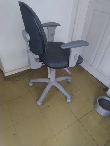 Cadeira secretária em perfeito estado