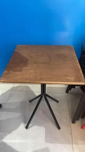 Mesa com tampo de mdf