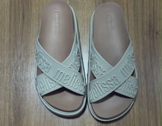 chinelo melissa plataforma bege 35