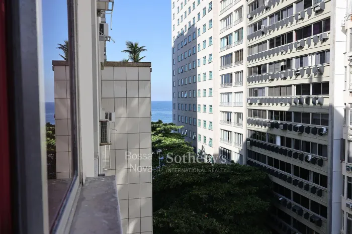 Apartamento à venda na Rua Sá Ferreira em Copacabana