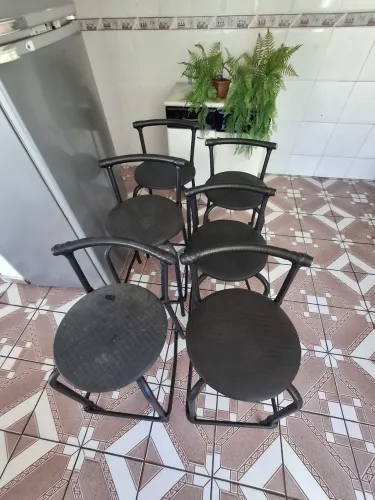 Conjunto de bancos de balcão