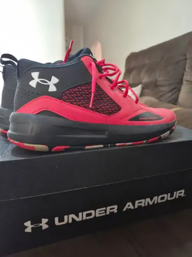 Tênis Under Armour vermelho 46 o preto 45.