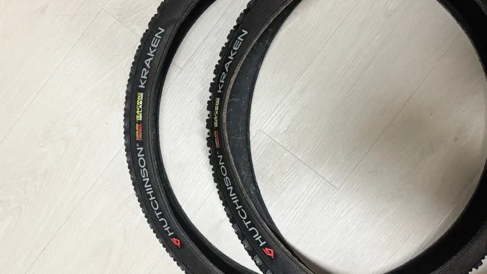 Par de Pneus Hutchinson Kraken Racing Lab 29 x 2.40 - Tubeless Ready (Par)