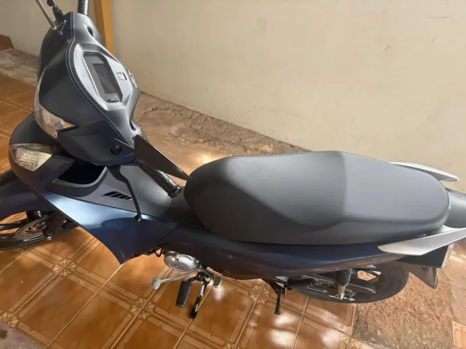 Vendo uma biz 125 EX semi nova