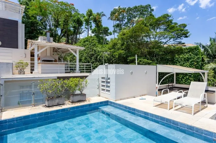 Casa em Condomínio em Rua fechada 3 Suítes 4 Vagas no Morumbi!