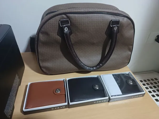 Kit 3 Carteiras + Bolsa Alça - Sobra de Estoque