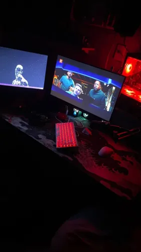 PC Gamer Ryzenj 5 5600G + 16GB 3600MHz + 1 SSD  480 + 1 NVME 256 + 2   Monitores 180Hz + 6