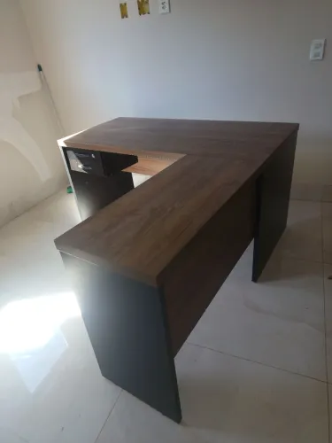 Vendo mesa de escritório em ótimo estado de conservação 