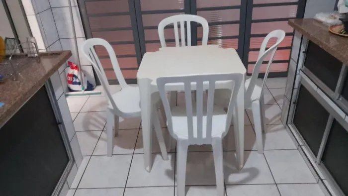 Mesa + 4 cadeiras