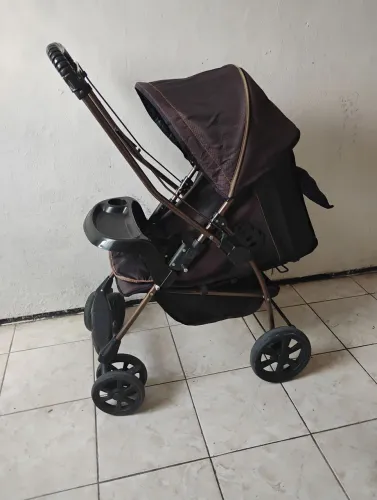 Carrinho de Bebê -  Marca Galzerano Milano Reversível 
