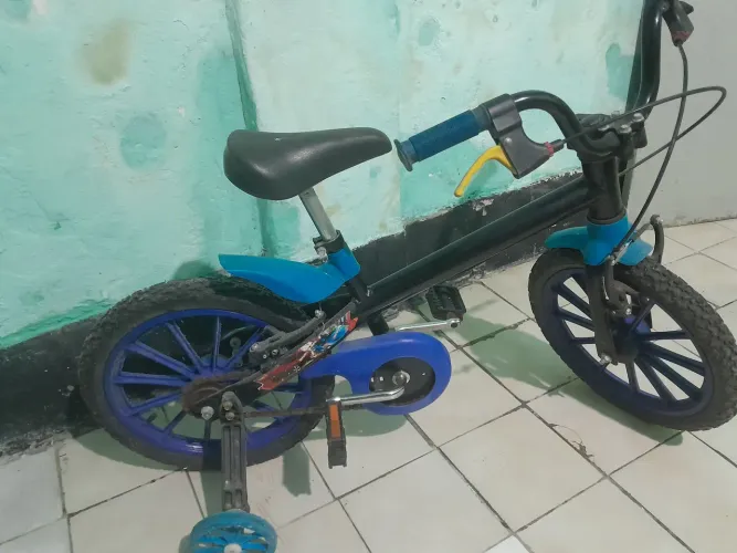 Bicicleta infantil Aro 12 com rodinhas