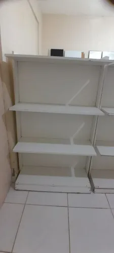 Gôndola platileiras, são 3 gôndola cada uma por 200,00 reais.