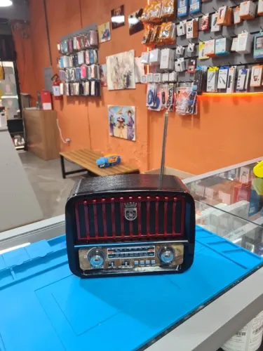Rádio retrô portátil vintage com Bluetooth, AM/FM/SW, USB e entradas para cartão SD