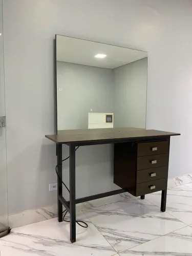 Maca de estética 1000,00, cadeira de cabeleireiro 300,00 e penteadeira 900,00todos usados