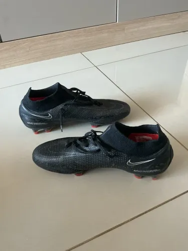 Vendo chuteira Nike phantom GT2 Elite SG Pro Campo preta, usada 5 meses