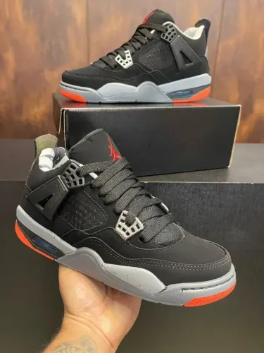 Bota Air Jordan 4