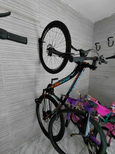 Vendo (R$725, cada) 2 Mountains bikes seminovas, em excelente estado de conservação