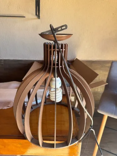 Lustre de madeira 