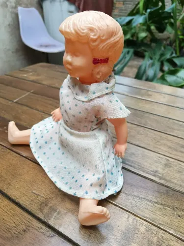 Boneca Plástico leve(Década 1950/60)
