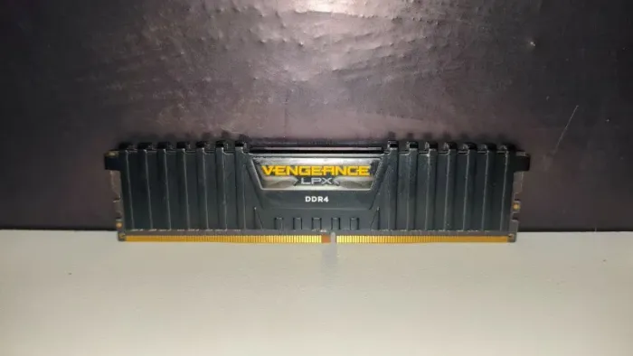 Memória RAM Corsair 8GB 3000MHz