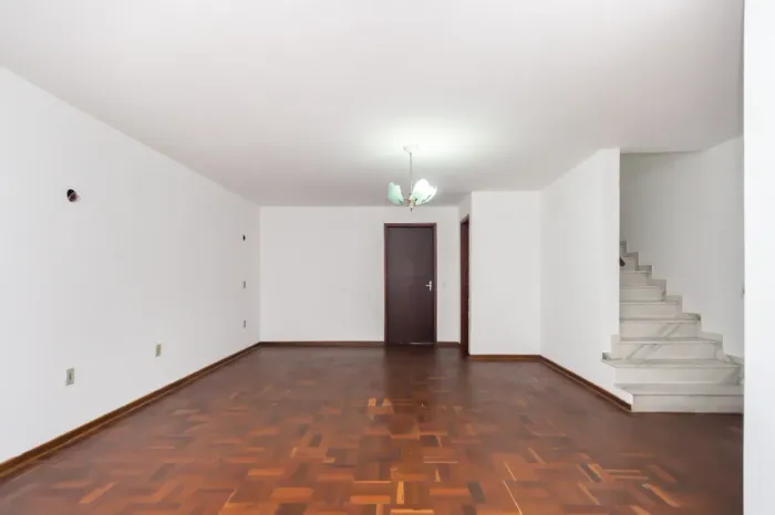Sobrado para venda em Vila Alexandria com 3 quartos, sendo 1 suíte, 201m²