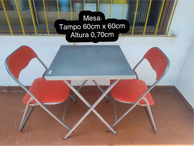 Mesa dobrável com 2 cadeiras 