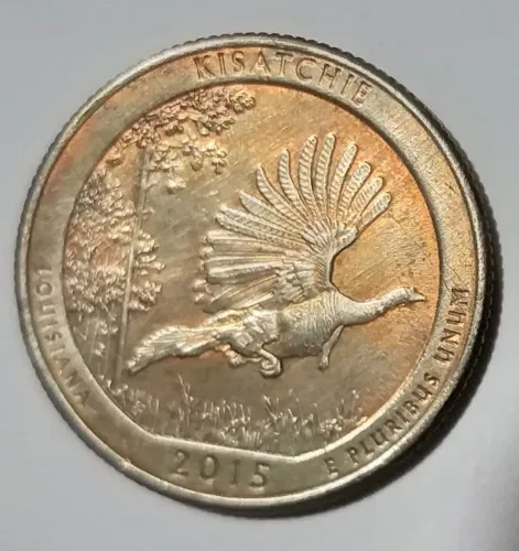 MOEDA RARA, QUARTER DOLLAR, 2015, KISATCHIE, COM ERRO DE CUNHAGEM EM ALTO RELEVO. SOBERBA.