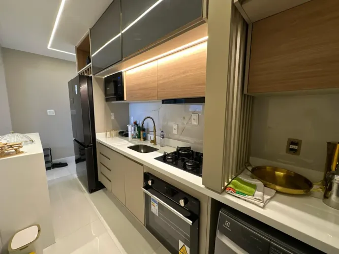 Salvador Prime á venda, mobiliado e decorado com alto padrão! 1/4 com suíte, andar alto