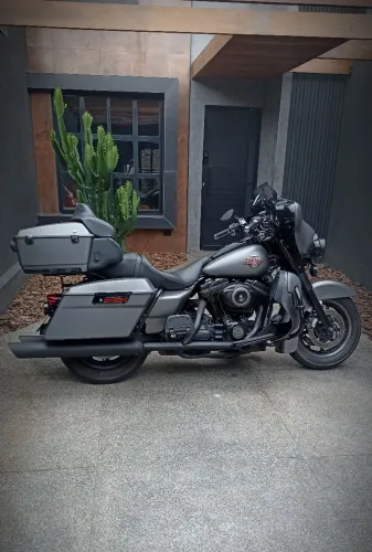 ELECTRA GLIDE ULTRA S. EAGLE FLHTCU