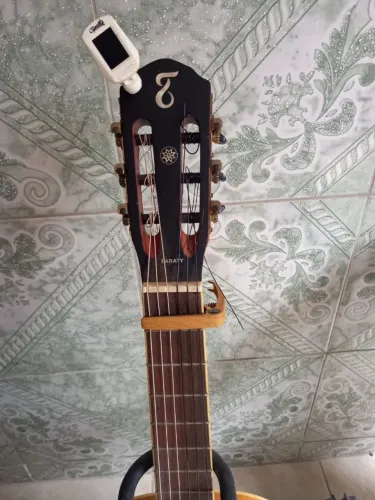 Violão Tagima série Paraty<br>Novo sem marcas + afinador + capotraste + suporte + capa.