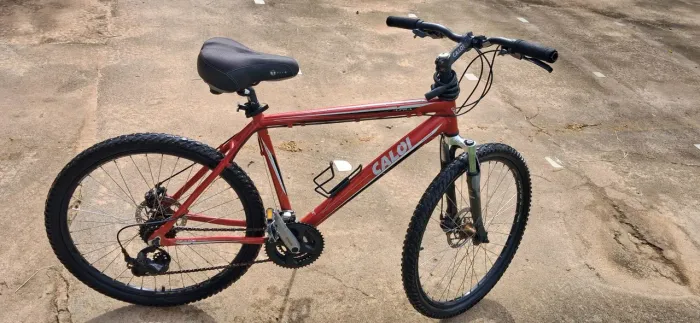 Bicicleta Caloi de alumínio V21 tamanho 19" aro 26 pouco usada 