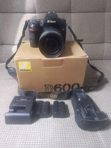 Nikon d600 + grip + 2 bat + lente 24-120mm