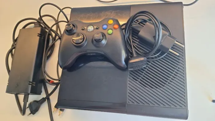 Xbox 360 Super Slim 250GB + 50+ jogos (GTA V, Skyrim, Forza) - Pronto pra jogar