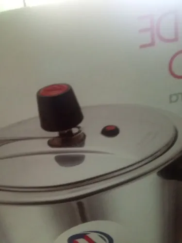 Vendo uma panela de pressão na caixa novinha